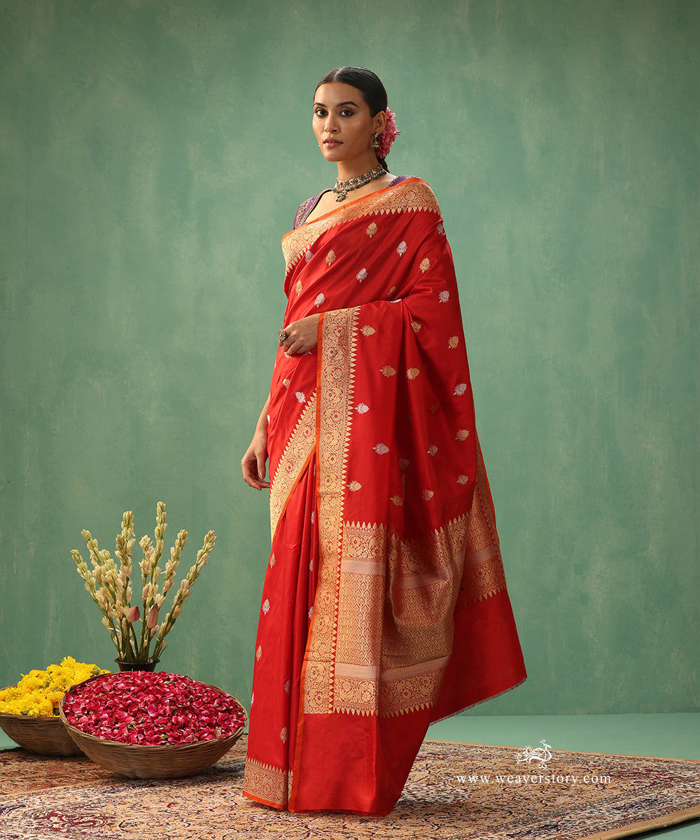 Red-Handloom-Pure-Katan-Silk-Banarasi-Saree-With-Meena-Border-And-Booti_WeaverStory_02