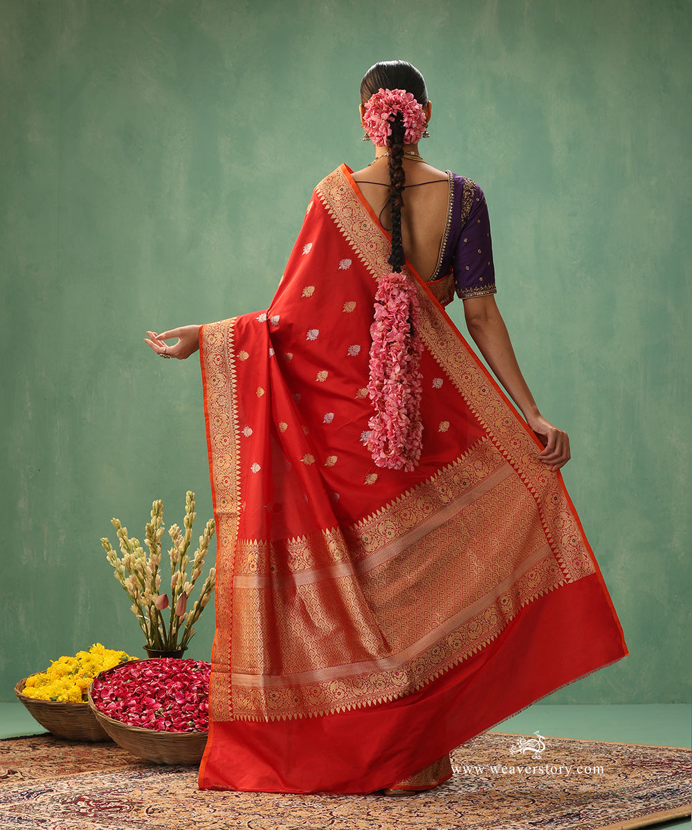 Red-Handloom-Pure-Katan-Silk-Banarasi-Saree-With-Meena-Border-And-Booti_WeaverStory_03