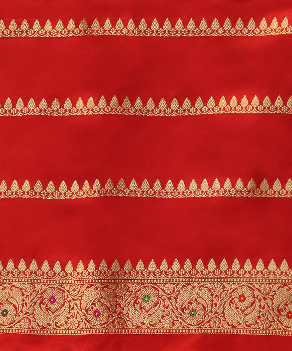 Red-Handloom-Pure-Katan-Silk-Banarasi-Saree-With-Meena-Border-And-Booti_WeaverStory_05