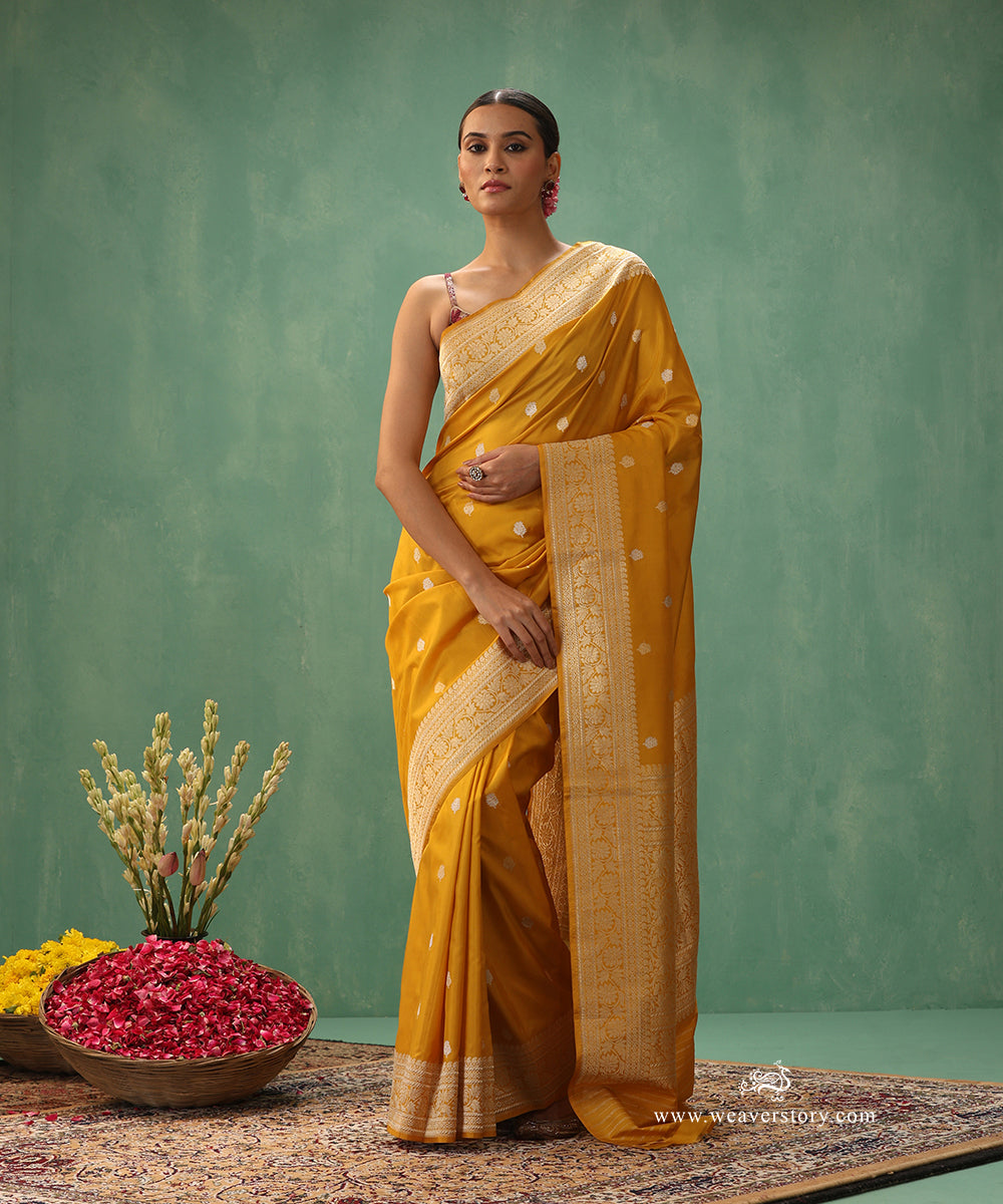 Handloom-Yellow-Pure-Katan-Silk-Banarasi-Saree-With-Kadhwa-Booti-And-Zari-Border_WeaverStory_02