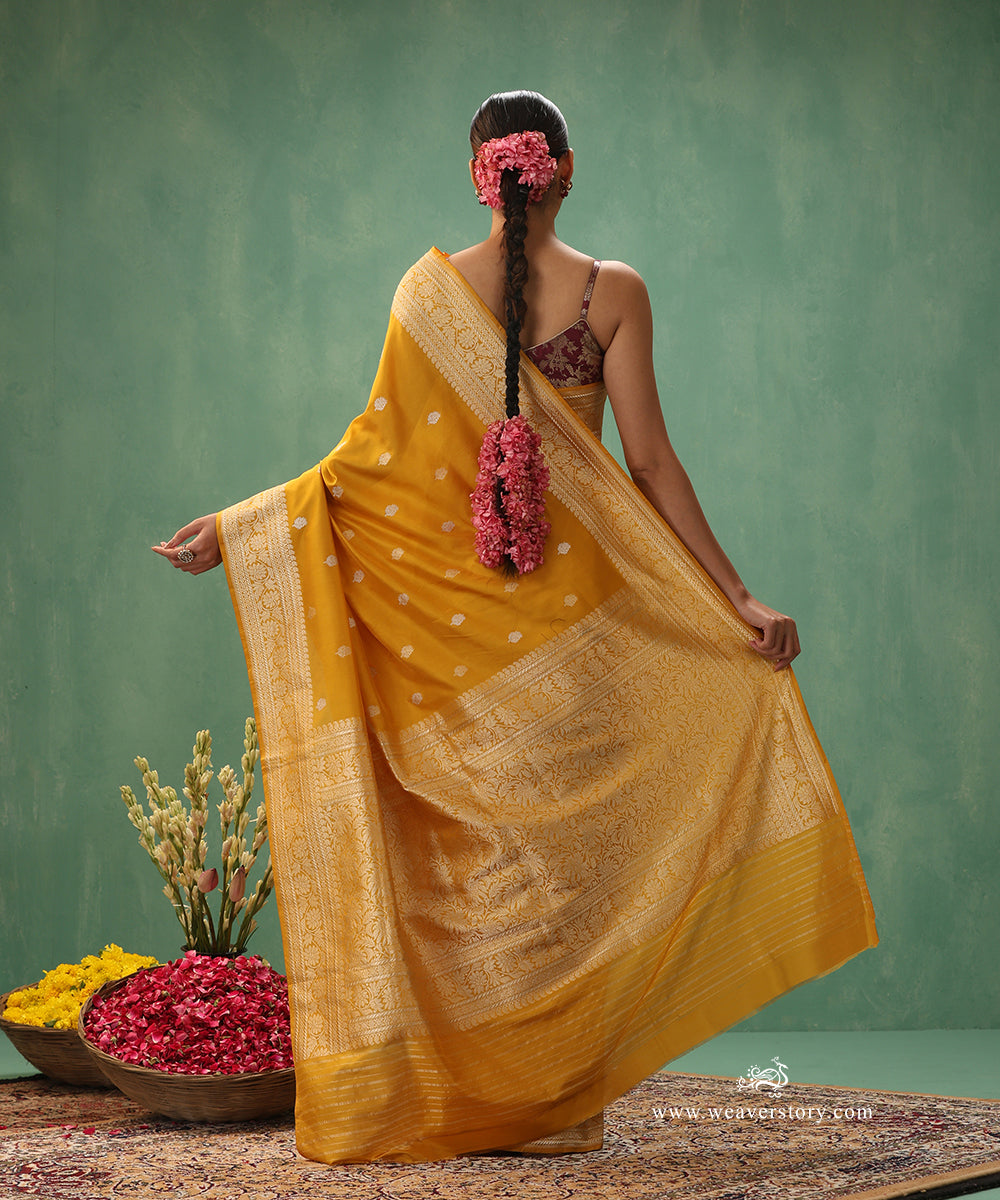 Handloom-Yellow-Pure-Katan-Silk-Banarasi-Saree-With-Kadhwa-Booti-And-Zari-Border_WeaverStory_03