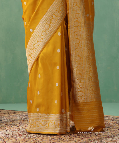 Handloom-Yellow-Pure-Katan-Silk-Banarasi-Saree-With-Kadhwa-Booti-And-Zari-Border_WeaverStory_04