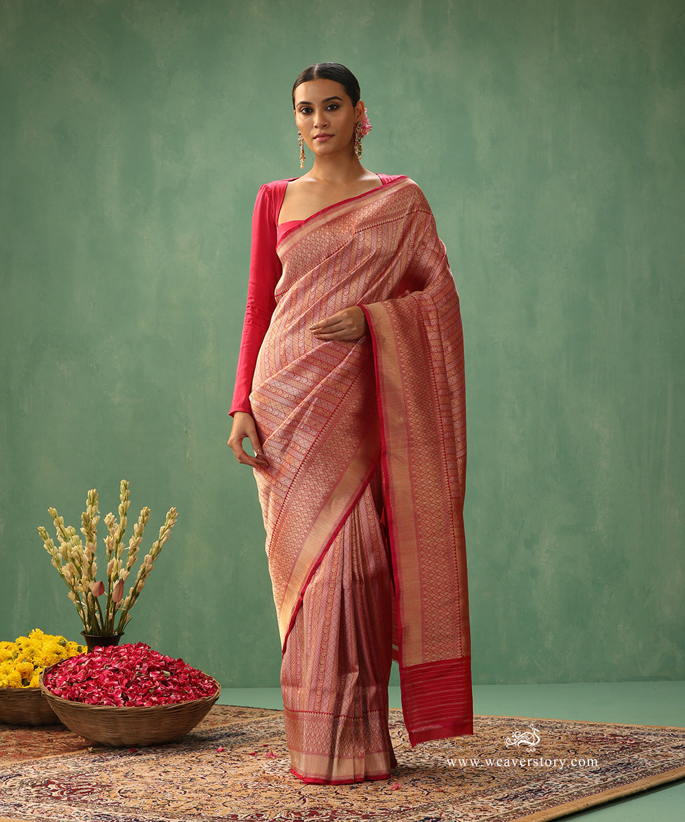 Handloom-Pink-And-Red-Shot-Colour-Pure-Katan-Silk-Kimkhab-Banarasi-Saree-With-Leaf-Border_WeaverStory_02