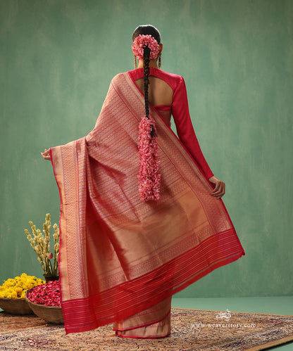 Handloom-Pink-And-Red-Shot-Colour-Pure-Katan-Silk-Kimkhab-Banarasi-Saree-With-Leaf-Border_WeaverStory_03