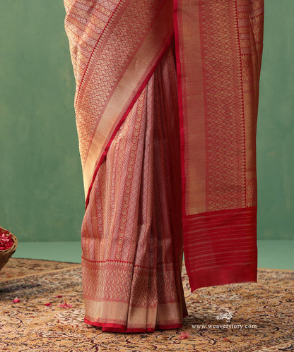 Handloom-Pink-And-Red-Shot-Colour-Pure-Katan-Silk-Kimkhab-Banarasi-Saree-With-Leaf-Border_WeaverStory_04