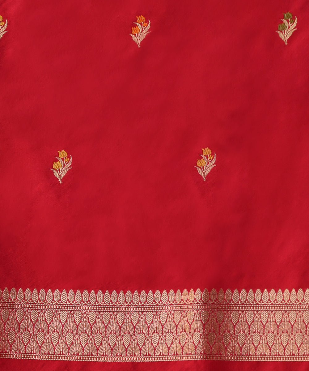 Handloom-Pink-And-Red-Shot-Colour-Pure-Katan-Silk-Kimkhab-Banarasi-Saree-With-Leaf-Border_WeaverStory_05