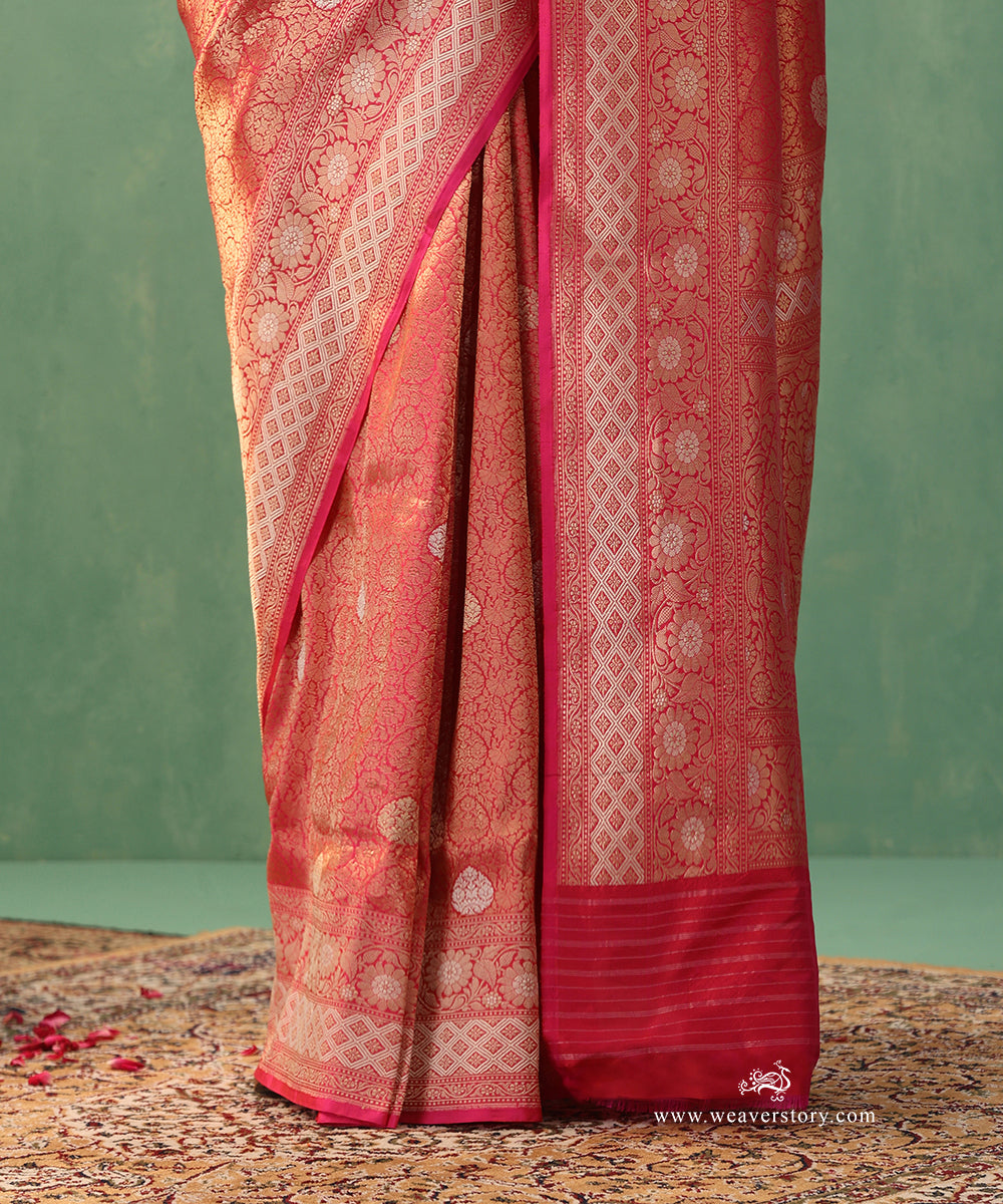 Pink-Handloom-Pure-Katan-Silk-Kimkhab-Banarasi-Saree-With-Diamond-Shape-Border_WeaverStory_04