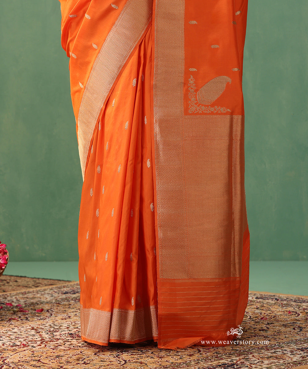 Orange-Handloom-Pure-Katan-Silk-Banarasi-Saree-With-Small-Paisley-And-Konia_WeaverStory_04