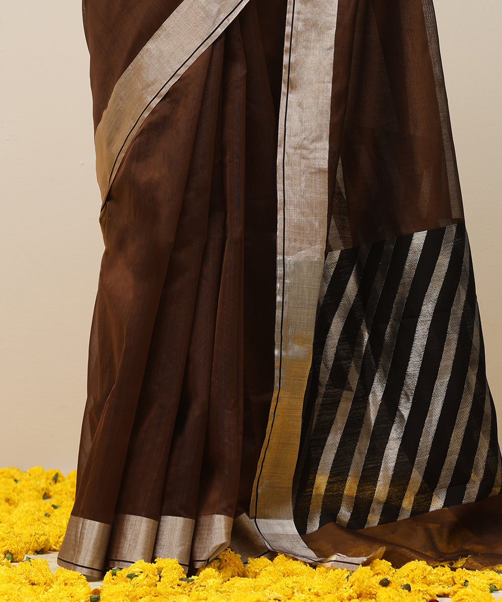 Handloom_Coke_Brown_Plain_Pure_Cotton_Chanderi_Saree_With_Silver_Border_WeaverStory_04