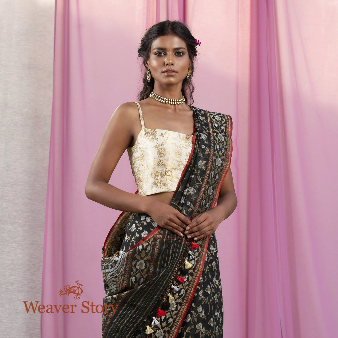 Handwoven_Black_Jamdani_Cotton_Saree_WeaverStory_01