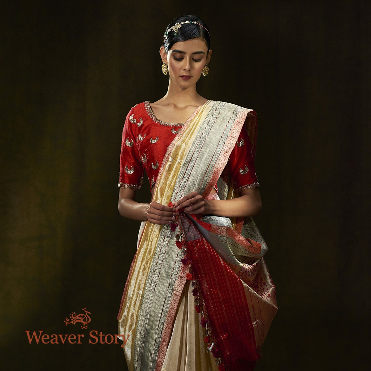 Handwoven_Gold_Tissue_Silk_Banarasi_Saree_with_Meenakari_Motifs_WeaverStory_01