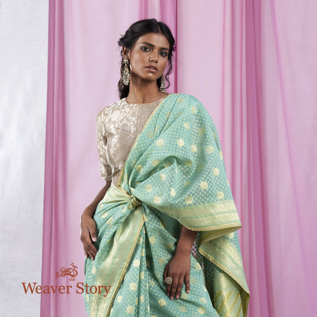 Handwoven_Green_Kora_Cotton_Saree_with_Booti_WeaverStory_01