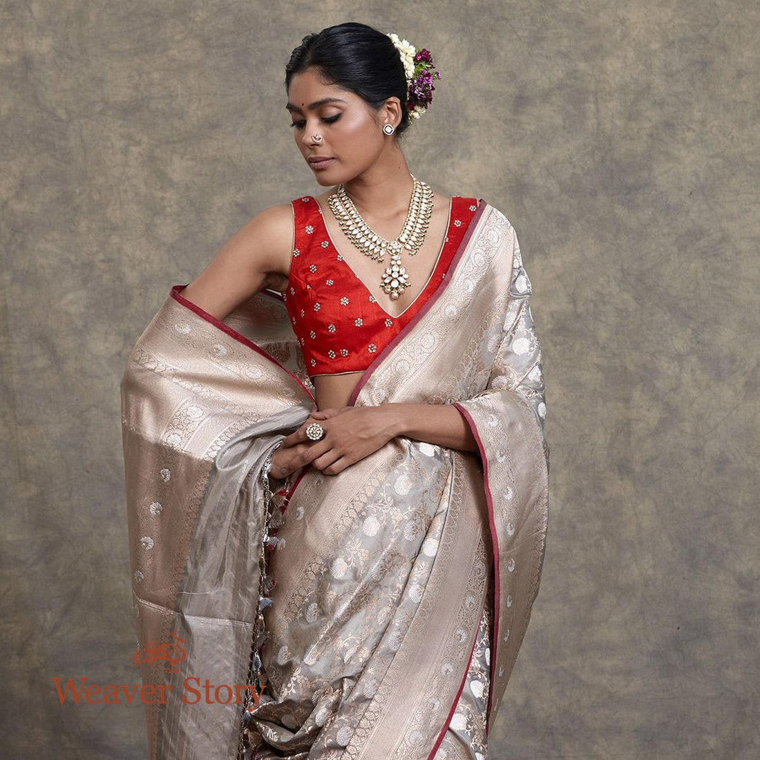 Handwoven_Grey_Sona_Rupa_Jangla_Saree_with_Red_Selvedge_WeaverStory_01