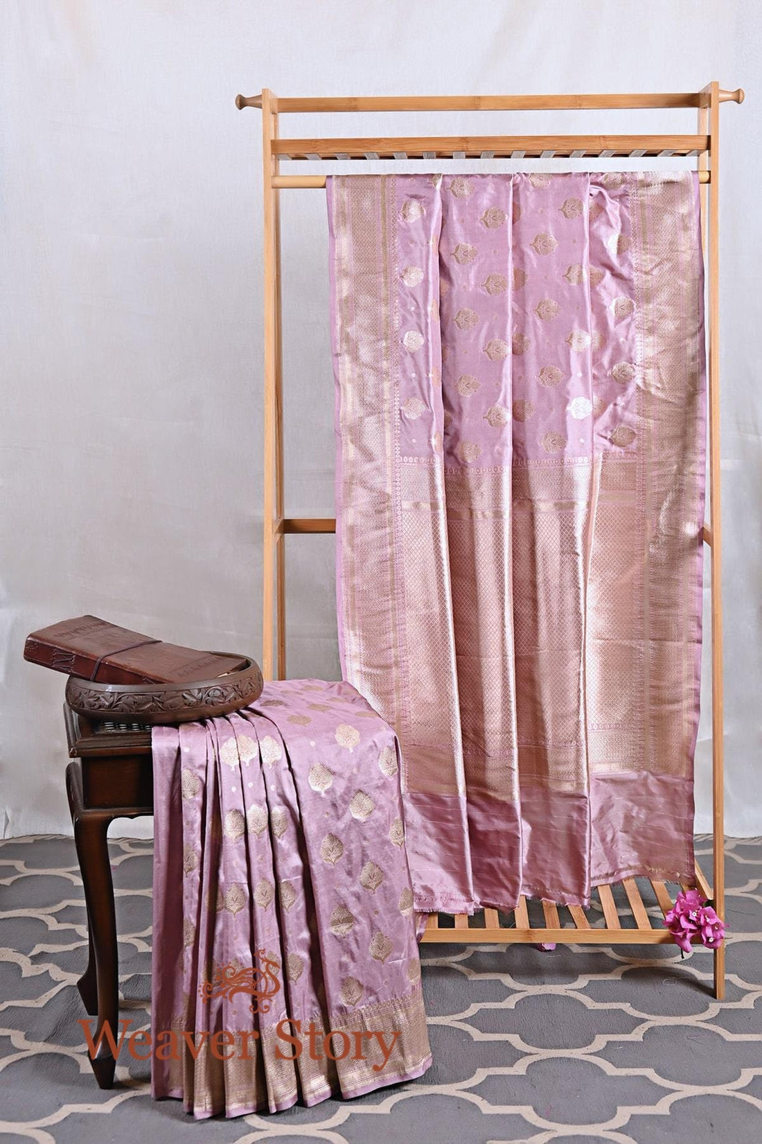 Mauve_Banarasi_Handloom_Saree_with_Gold_Zari_Booti_WeaverStory_01