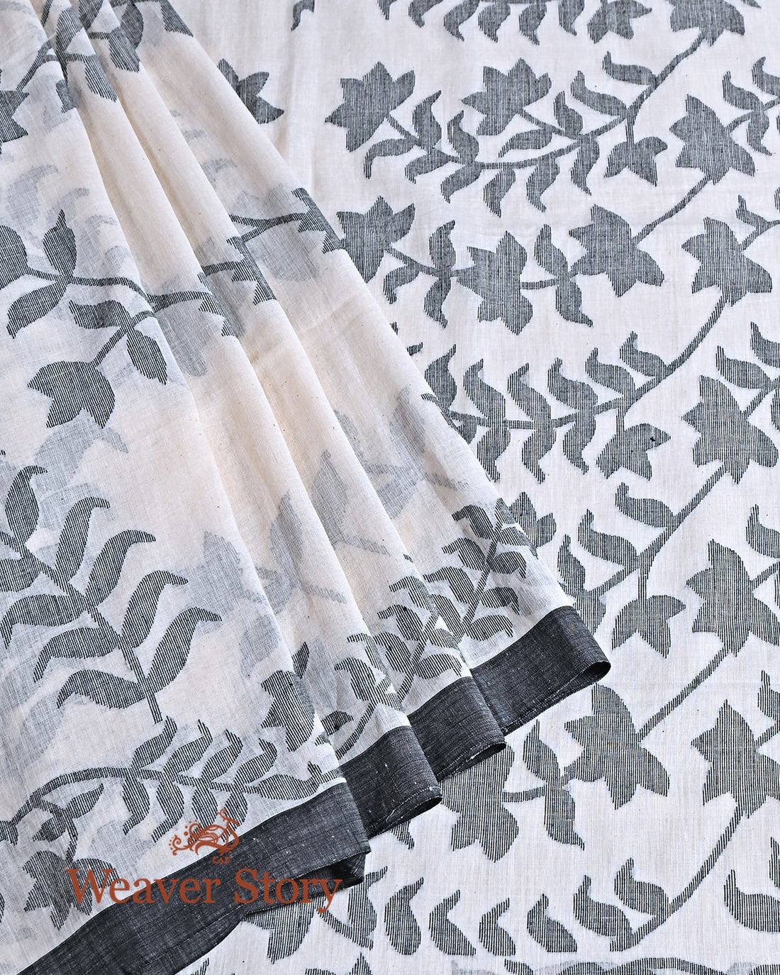 Handwoven_Offwhite_and_Black_Cotton_Jamdani_Saree_WeaverStory_01