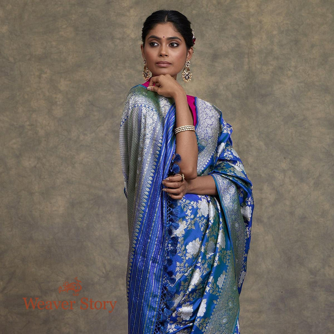 Handwoven_Peacock_Blue_Angoor_Jangla_Saree_-_Master_Weaver_WeaverStory_01
