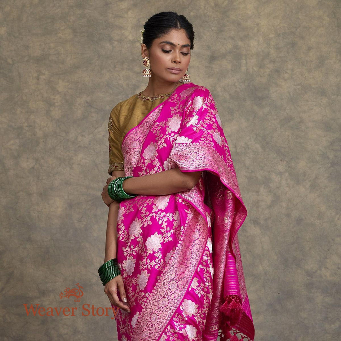 Handwoven_Pink_Angoor_Jangla_Saree_WeaverStory_01