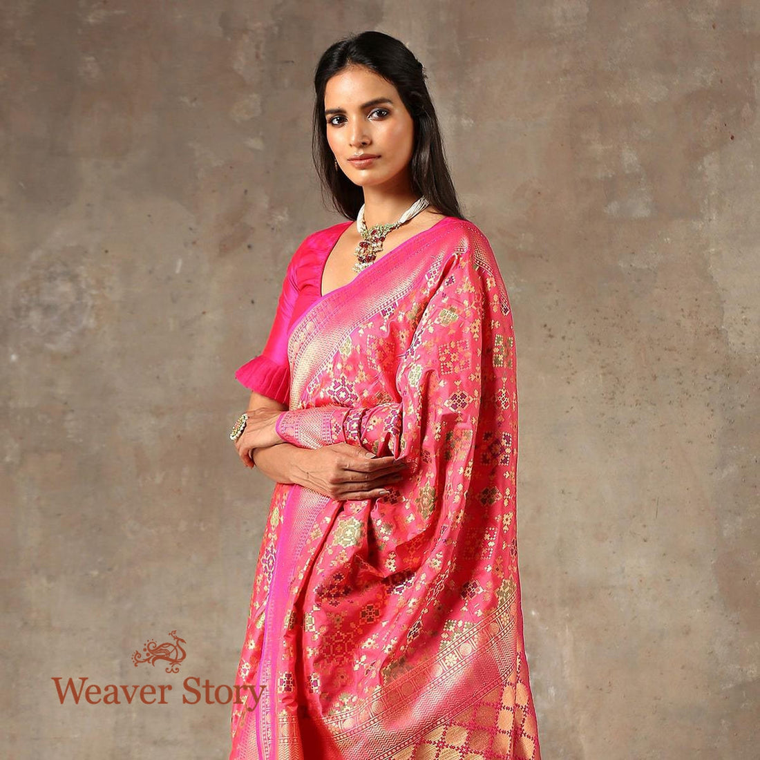 Handwoven_Pink_Dual_Tone_Banarasi_Patola_Saree_WeaverStory_01