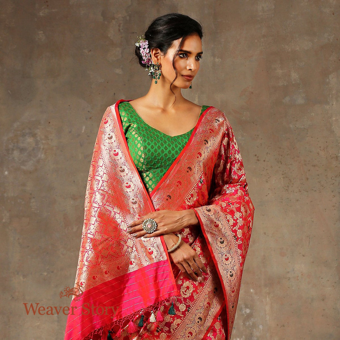 Handwoven_Pink_Mehrab_Meenakari_Jaal_Saree_WeaverStory_01