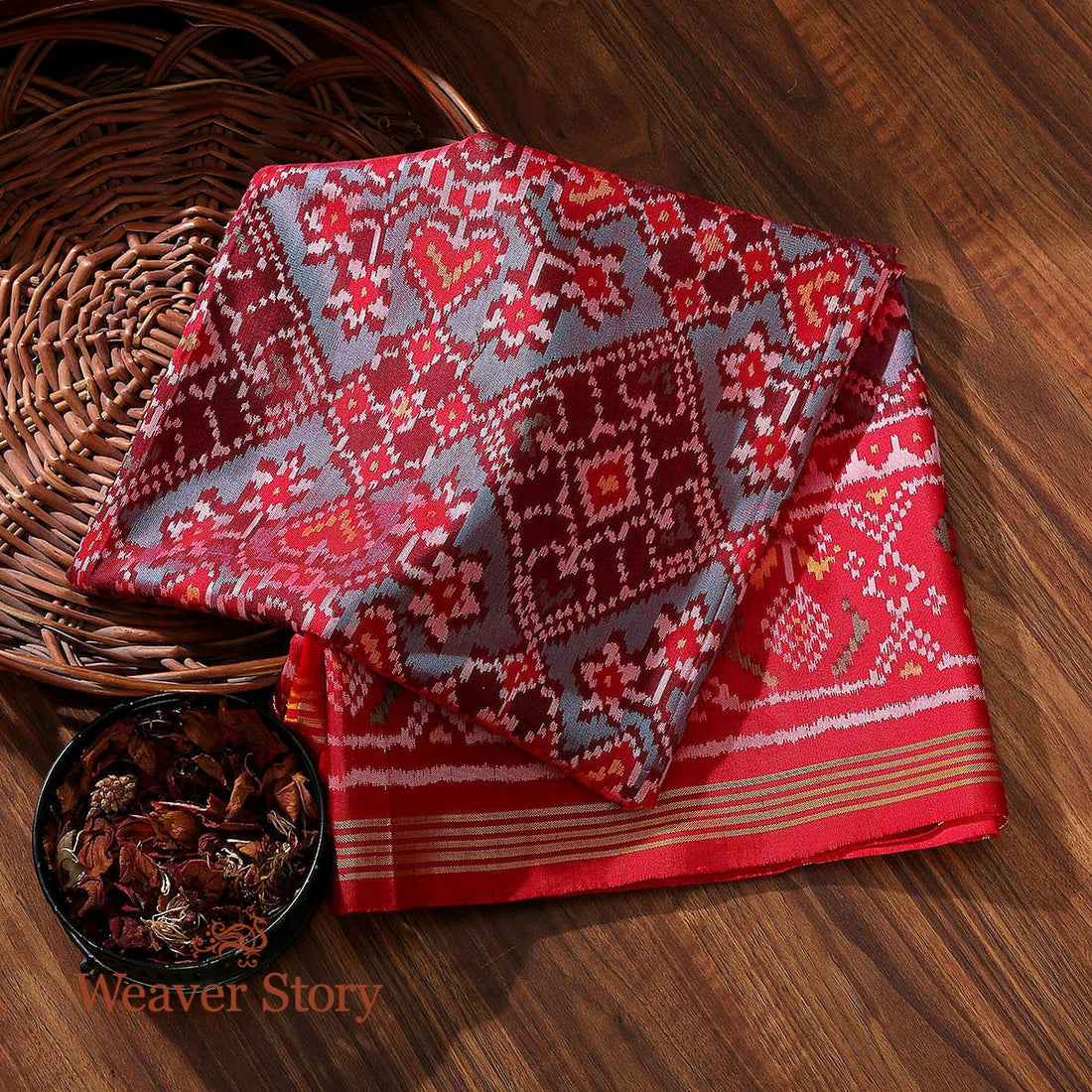 Handloom_Red_&_Green_Dual_Tone_Patola_Dupatta_WeaverStory_01