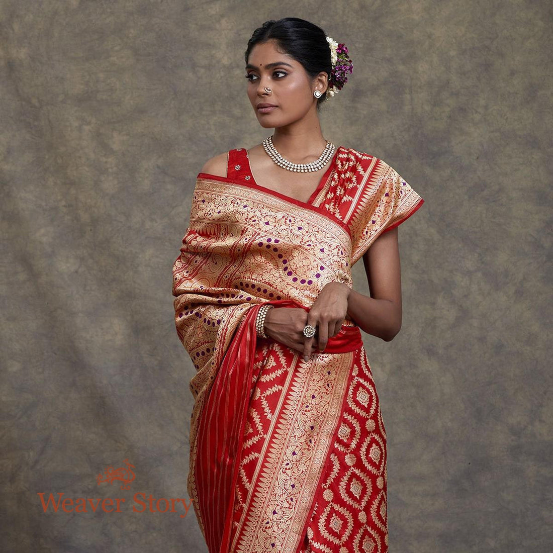 Handwoven_Red_Kadhwa_Jangla_Saree_WeaverStory_01