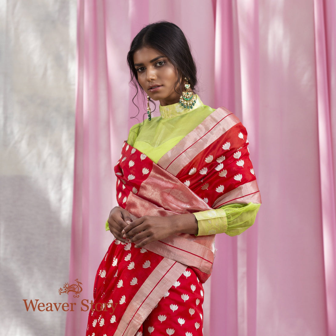 Handwoven_Red_Mogra_Booti_Saree_WeaverStory_01