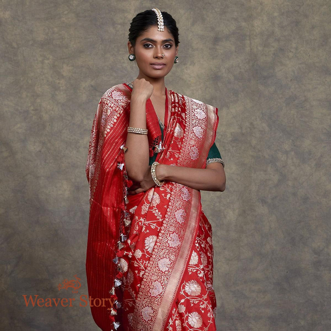 Handwoven_Red_Sona_Rupa_Kadhwa_Jangla_Saree_WeaverStory_01