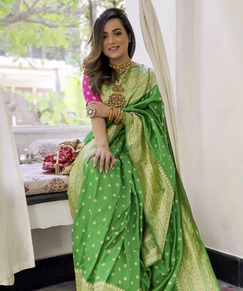 Handloom_Green_Katan_Silk_Banarasi_Guldaudi_Booti_Saree_WeaverStory_01
