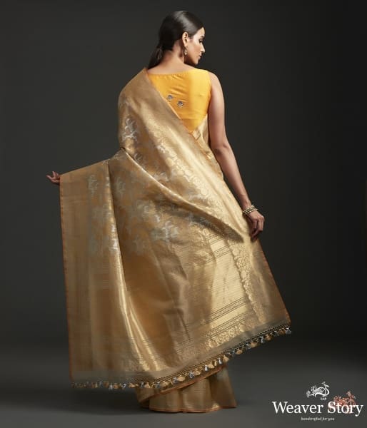 Handwoven_Banarasi_Jangla_in_fine_kora_silk_WeaverStory_04