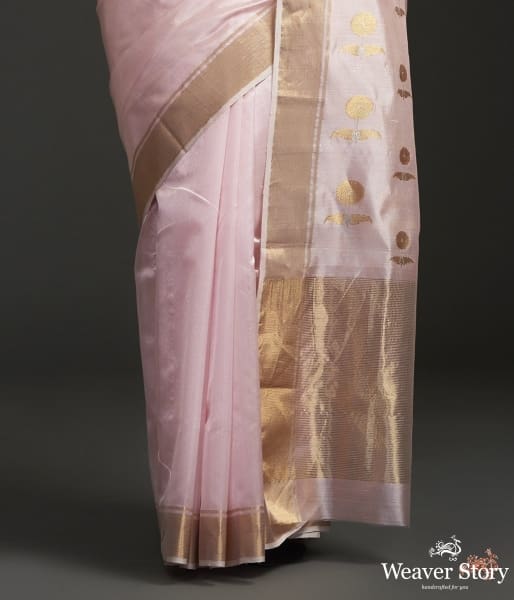 Handwoven_has_pink_saree_with_sunflower_motif_on_the_pallu._WeaverStory_04