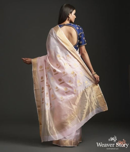 Handwoven_has_pink_saree_with_sunflower_motif_on_the_pallu._WeaverStory_03