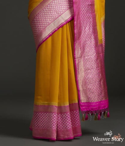 Handwoven_Banarasi_georgette_saree_with_a_kadhiyal_contrast_border_WeaverStory_04