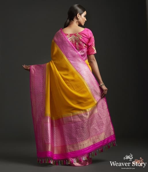 Handwoven_Banarasi_georgette_saree_with_a_kadhiyal_contrast_border_WeaverStory_03