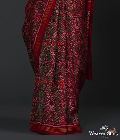 Pure_silk_Gujarat_Patola_saree_in_green_and_red_combination_WeaverStory_04