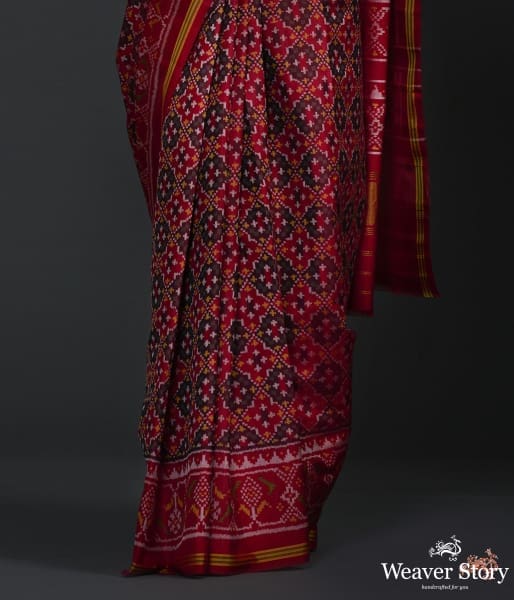 Pure_silk_Gujarat_Patola_saree_in_Red_and_Brown_combination_WeaverStory_04