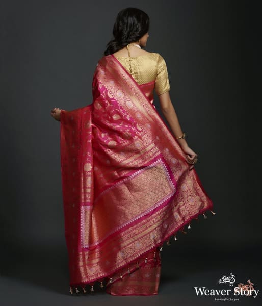 Hot_Pink_sona_rupa_kadhwa_jangla_with_floral_jaal_and_heavy_pallu_WeaverStory_03