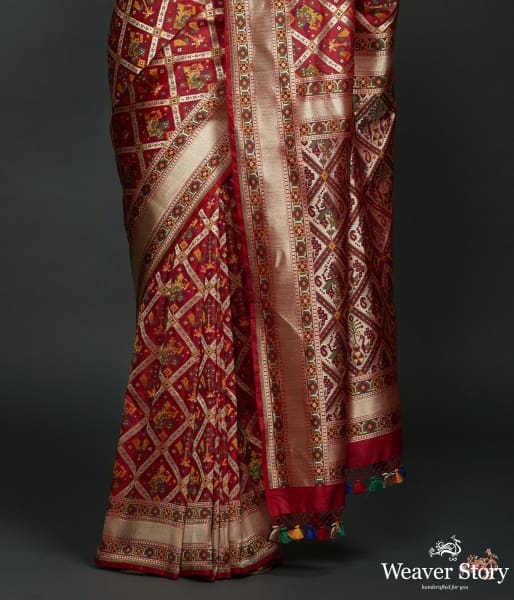 Handwoven_Banarasi_Patola_Saree_in_Mahroon_with_intricate_meenakari_work_WeaverStory_04