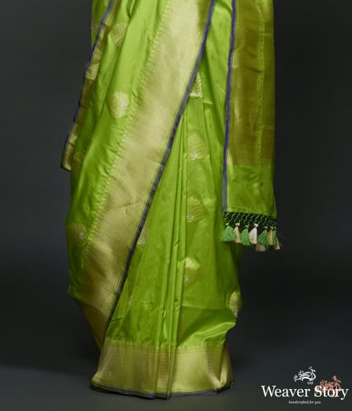 Neon_Green_kadhwa_booti_saree_with_zari_border_and_a_blue_selvedge_WeaverStory_03