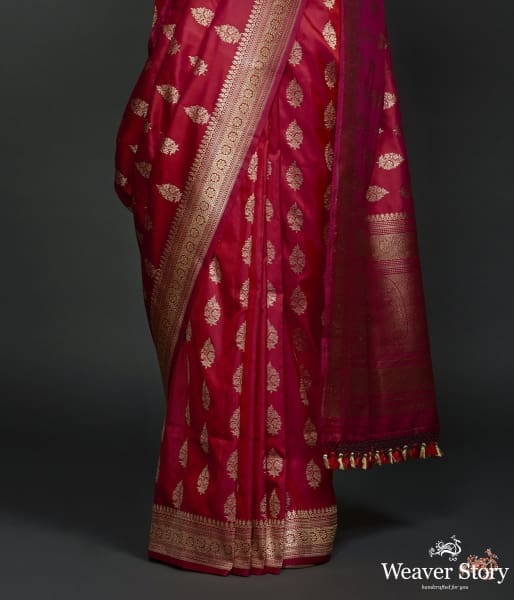 Pink_and_red_dual_tone_kadhwa_booti_saree_with_beldaar_border_WeaverStory_04