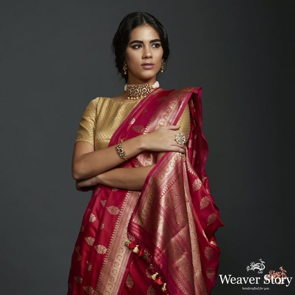 Pink_and_red_dual_tone_kadhwa_booti_saree_with_beldaar_border_WeaverStory_01