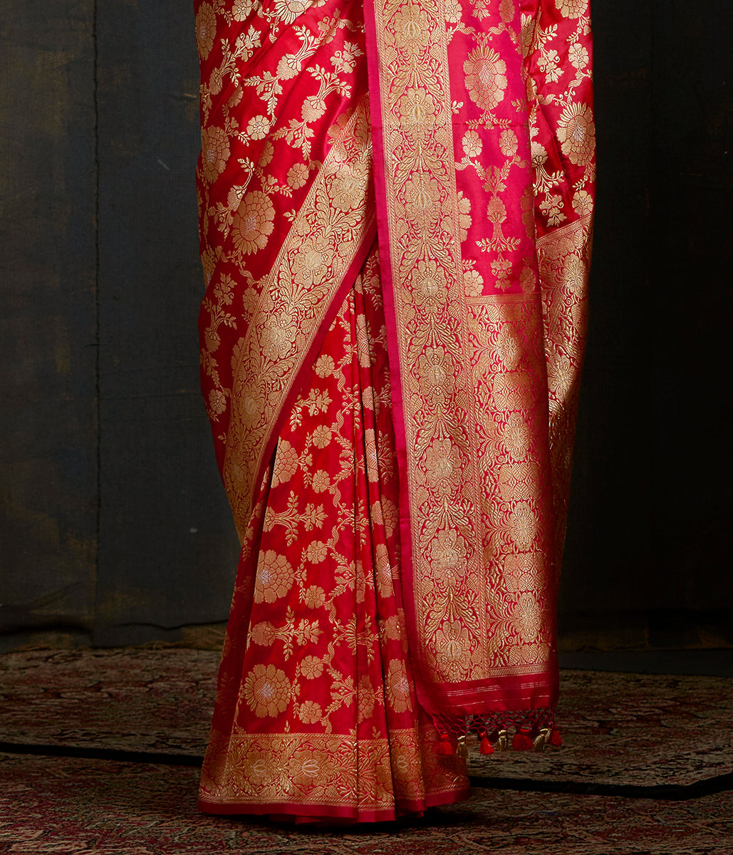 Rani_pink_and_Red_Sona_Rupa_Kadhwa_Jangla_with_intricate_Floral_Jaal_WeaverStory_04