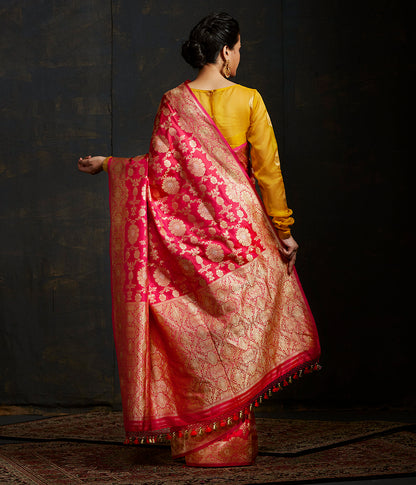 Rani_pink_and_Red_Sona_Rupa_Kadhwa_Jangla_with_intricate_Floral_Jaal_WeaverStory_03