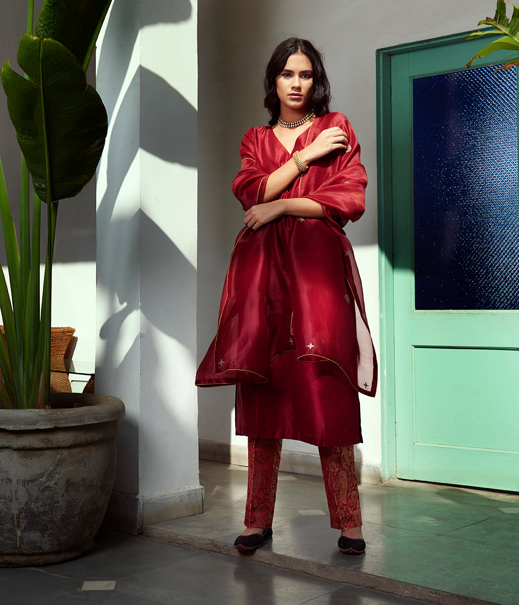Hand_embroidered_pure_silk_suit_in_mahroon_color_with_Hand_embroidery_dupatta_and_brocade/silk_pants_WeaverStory_02