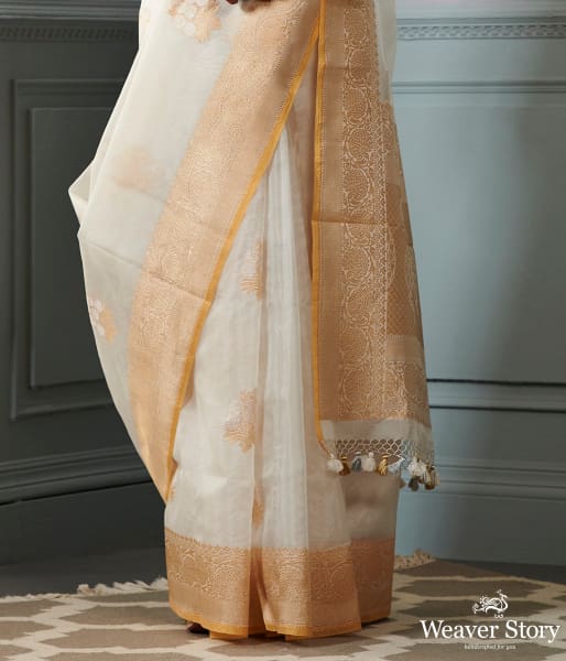 Ivory_and_gold_banarasi_kora_saree_with_beldar_border_and_kadhwa_booti_WeaverStory_04