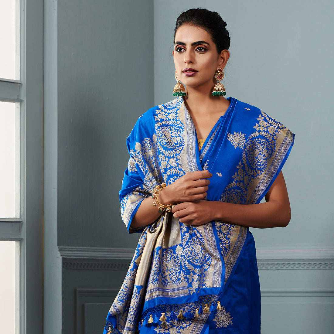 Royal_Blue_Floral_Border_Saree_with_Kadhwa_Booti_WeaverStory_01