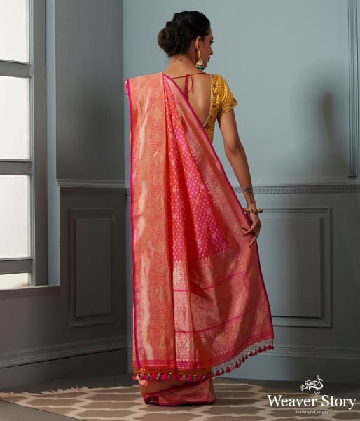 Handwoven_Banarasi_saree_in_Pink_and_peach_dual_tone_with_broad_floral_border_WeaverStory_03