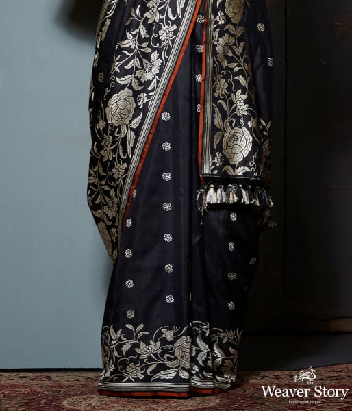 Handwoven_Banarasi_saree_with_beautiful_roses_woven_in_the_parsi_gara_style_WeaverStory_04