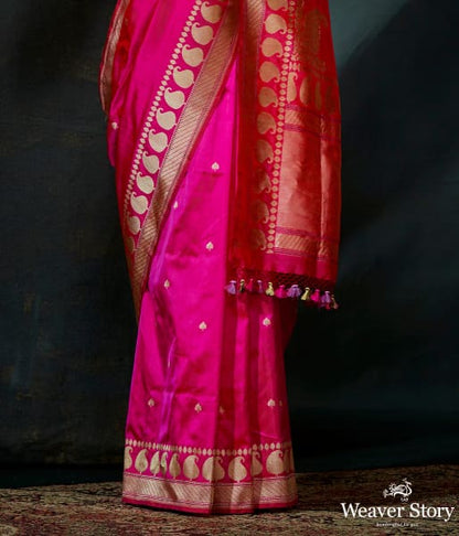 Hot_Pink_kadhwa_booti_saree_with_paisleys_on_border_and_konia_pallu_WeaverStory_04