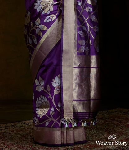 Handwoven_dupion_silk_banarasi_with_floral_borders_woven_in_sona_rupa_zari_WeaverStory_04