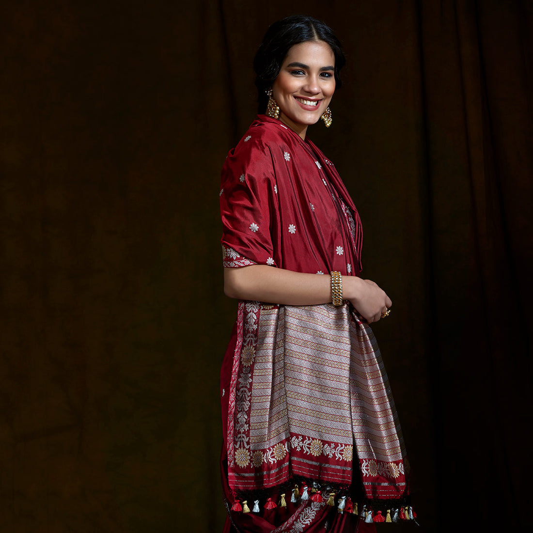 Maroon_Katan_Silk_Banarasi_Woven_in_fine_ektara_Weave_WeaverStory_01